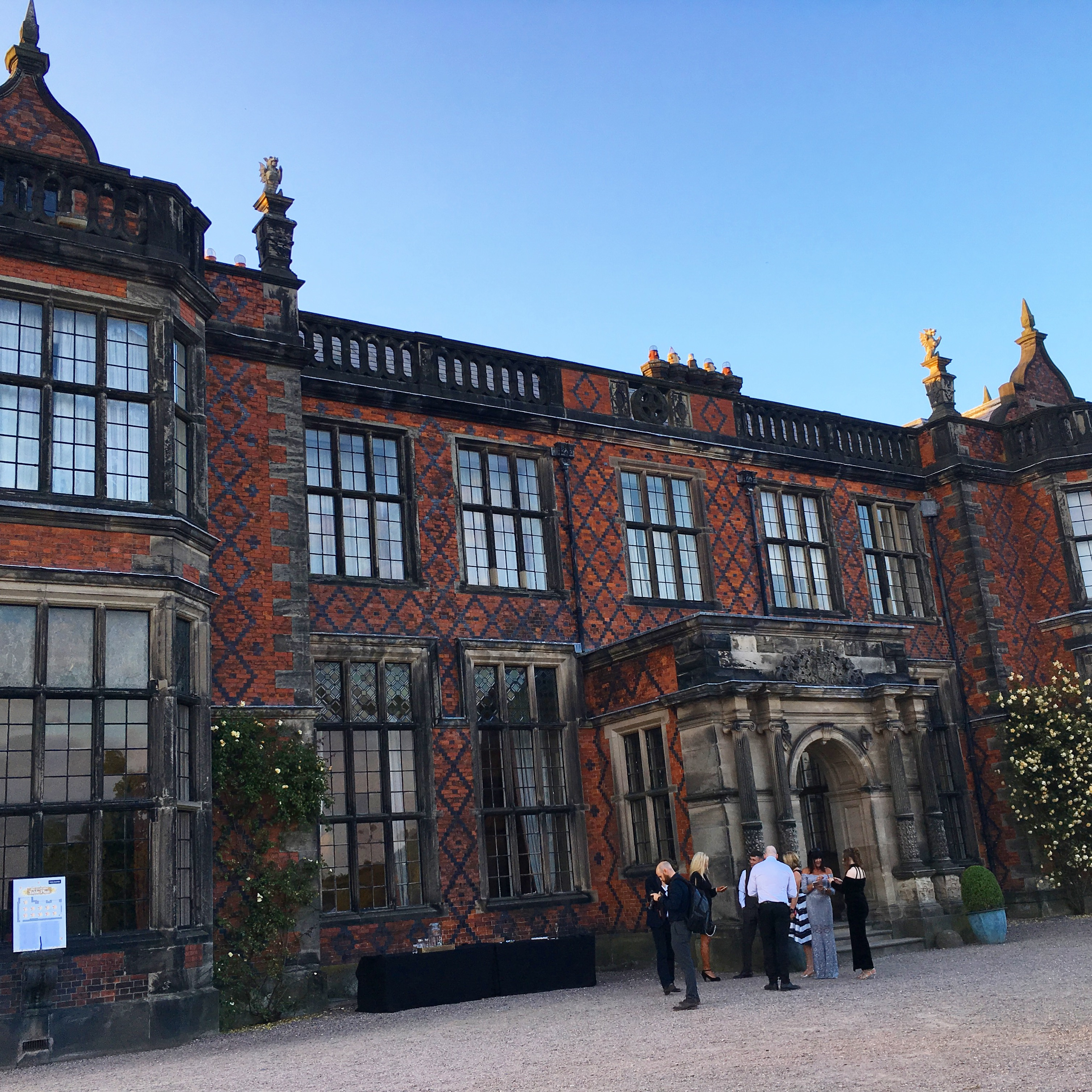 Arley Hall wedding piano: pianist for Arley Hall wedding ceremony, drinks reception or wedding breakfast