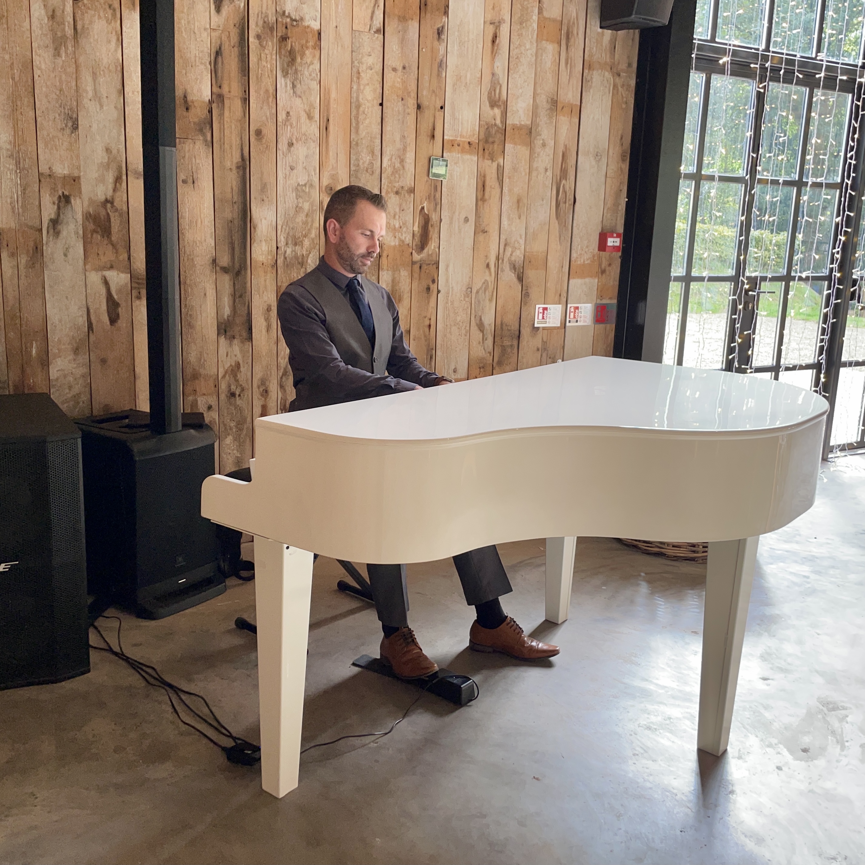 Hidden River Barn wedding reception piano by pianist Craig Smith