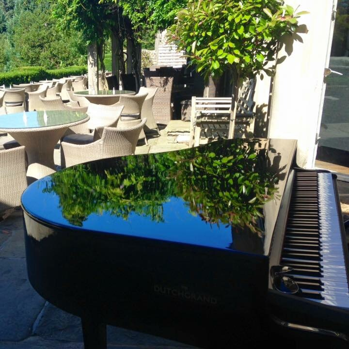 Craig Smith Wedding Pianist playing outside at Mitton Hall Drinks Reception