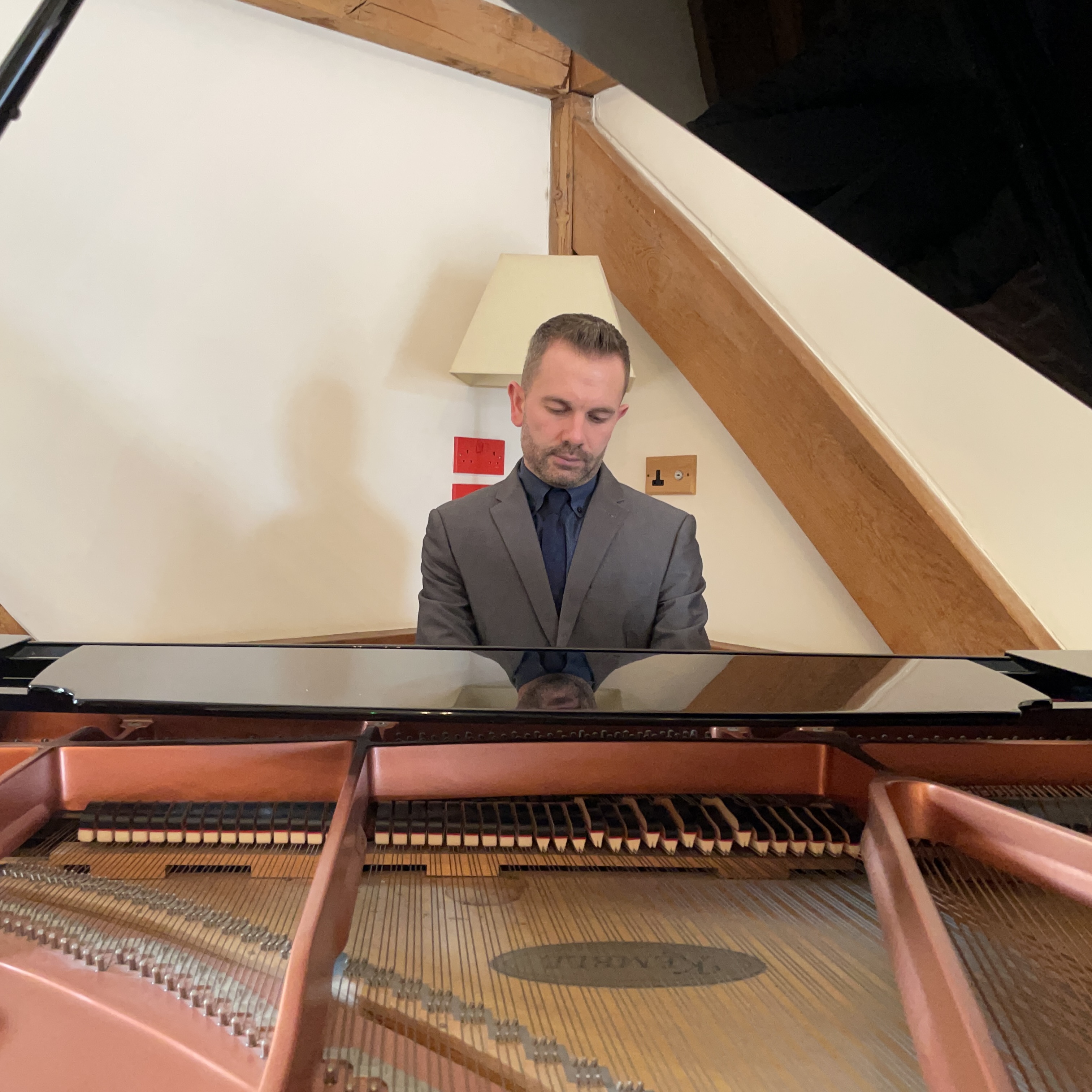 Wedding pianist for The Oaktree of Peover weddings
